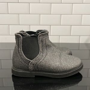 Nova Glitter Chelsea Boot
TUCKER + TATE